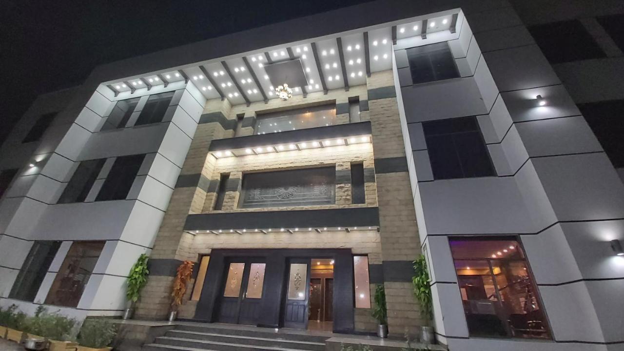 Royaute Luxury Hotel Sialkot Bagian luar foto