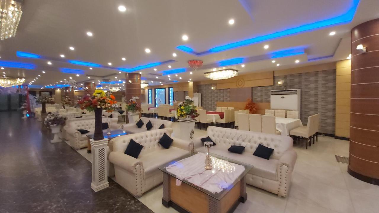 Royaute Luxury Hotel Sialkot Bagian luar foto